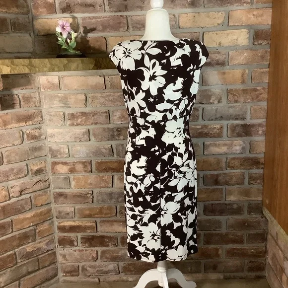 LAUREN RALPH LAUREN V-Neck Sleeveless Dark Brown/White Floral Dress - Picture 3 of 10